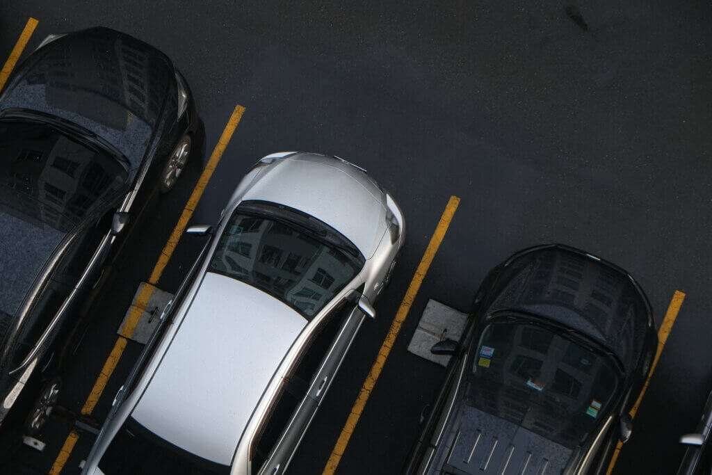 家の駐車場の幅で失敗しない！知っておきたい基本寸法と注意点