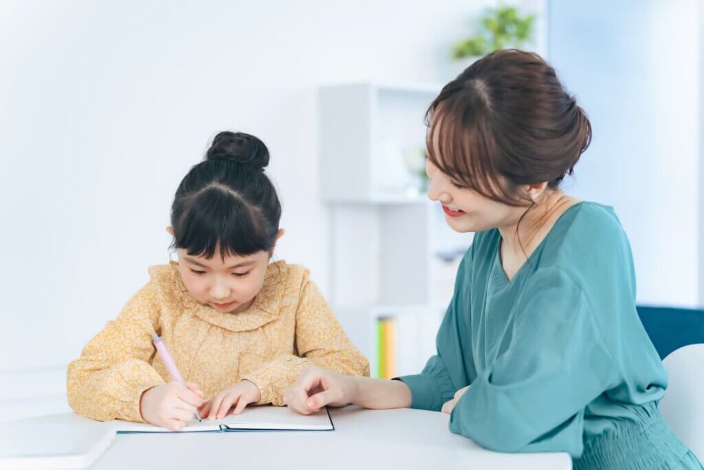 【徹底解説】集中できるリビング学習！効果的な家具レイアウトと収納のコツ