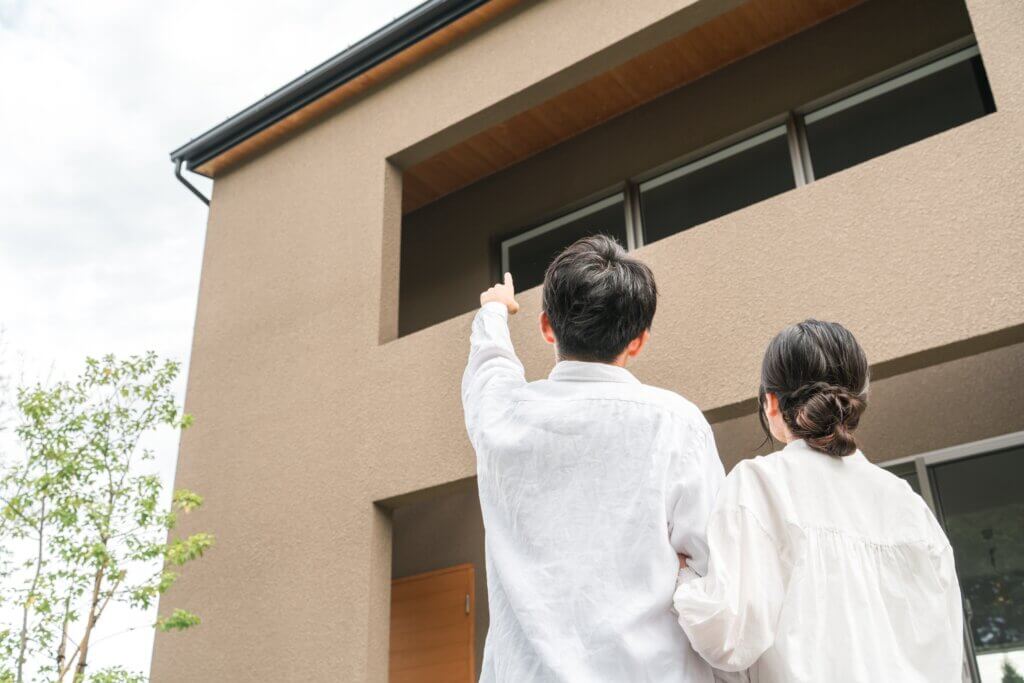 モデルハウスはなぜ安く買える？住宅展示場との違いは？メリット・デメリットと後悔しない基準を解説！