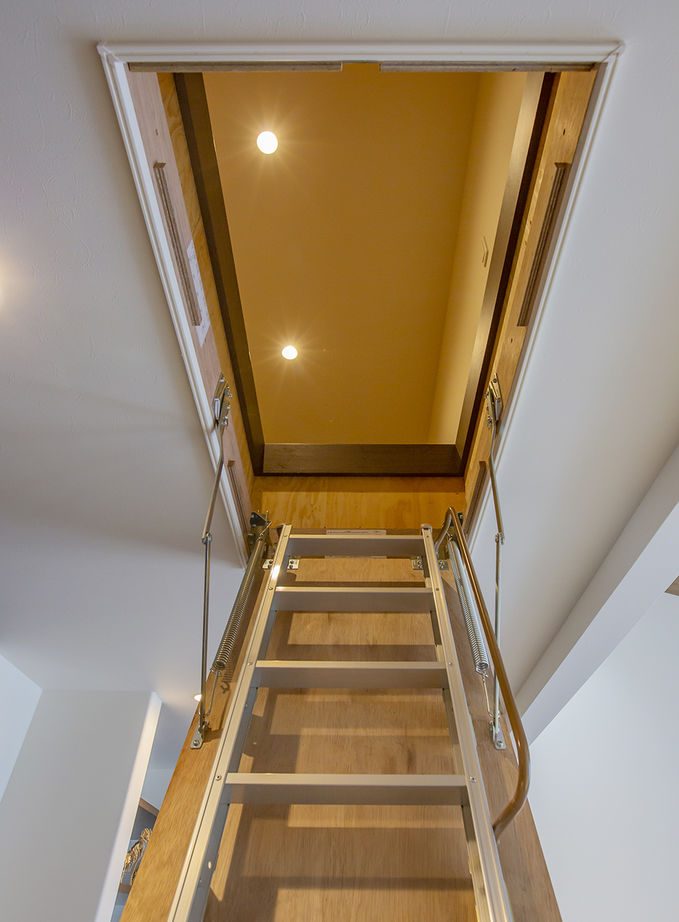 実例2のキッチン上部の小屋裏収納